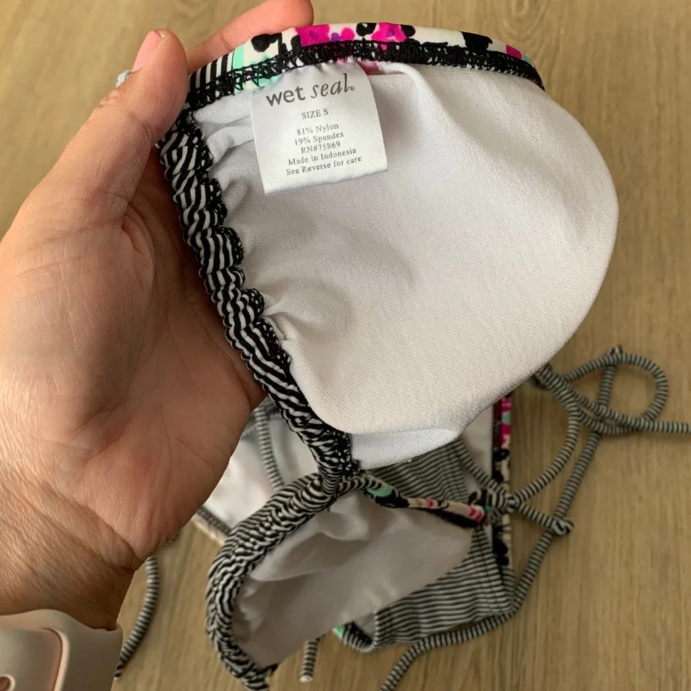 Bikini Bundle - Picture 3 of 6